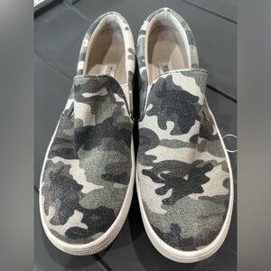 Steven Madden Camouflage Sneakers Size 6